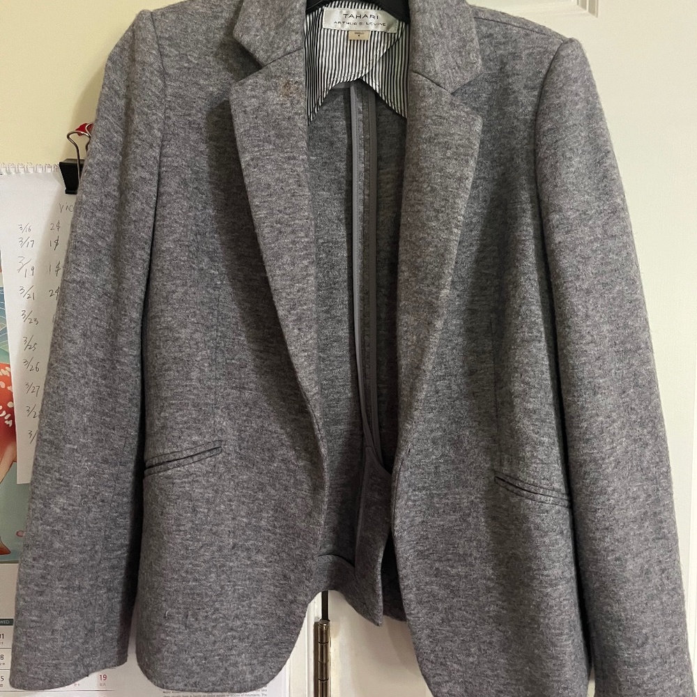 Tahari blazer